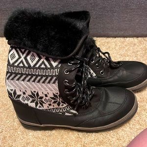 Black Snow Flake Design Winter Boots